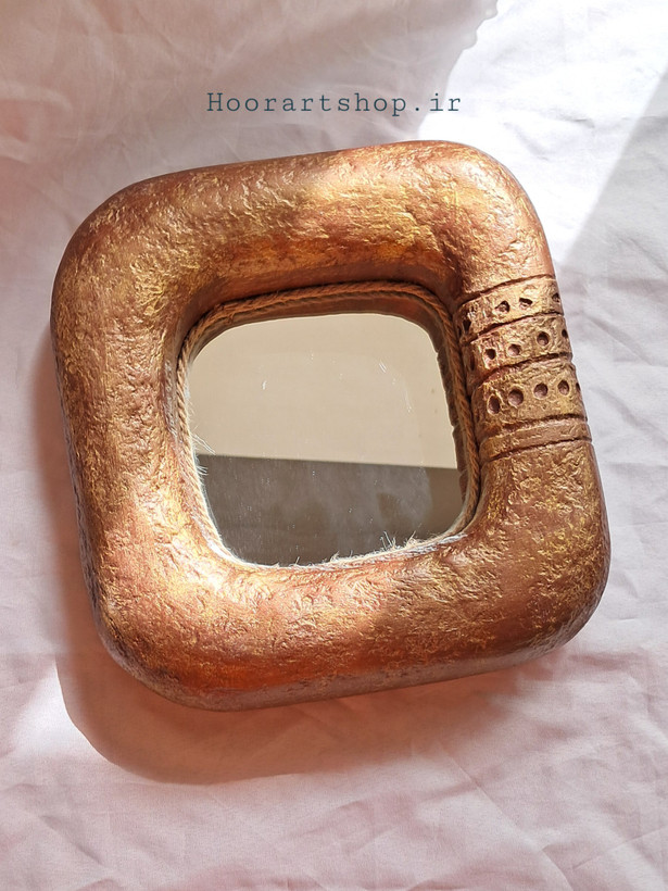 آینه دیواری دستساز با طراحی خاص