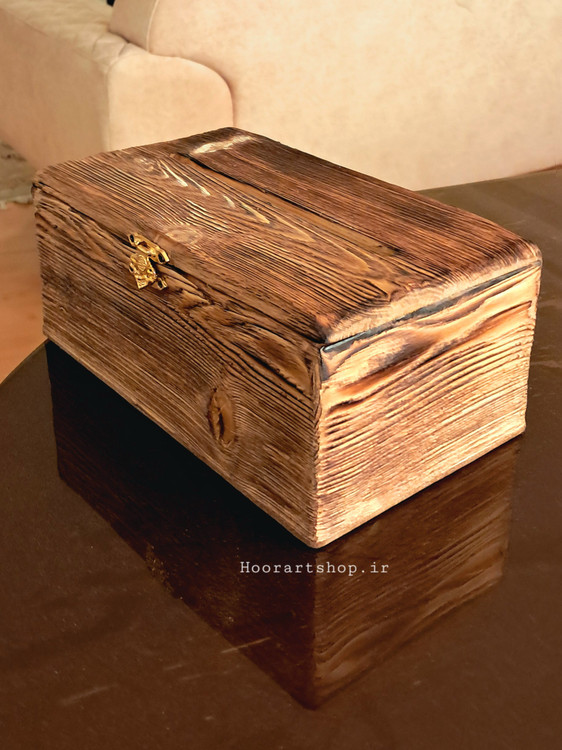 جعبه دستمال کاغذی چوبی دستساز گره با طراحی روستیک، ساخته شده از چوب طبیعی و مناسب دکوراسیون منزل و محل کار.